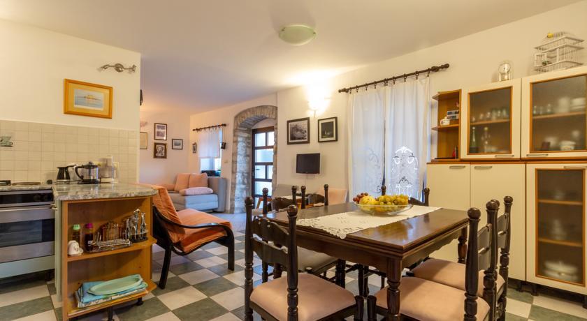 Apartment Old Stone House Lokva Rogoznica Rum bild